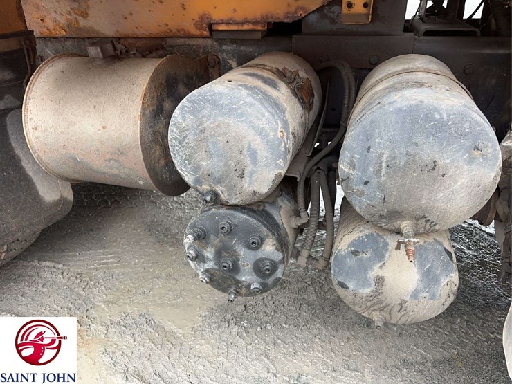 2014-freightliner-114sd-image-15