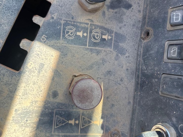 2000-caterpillar-613c-image-32