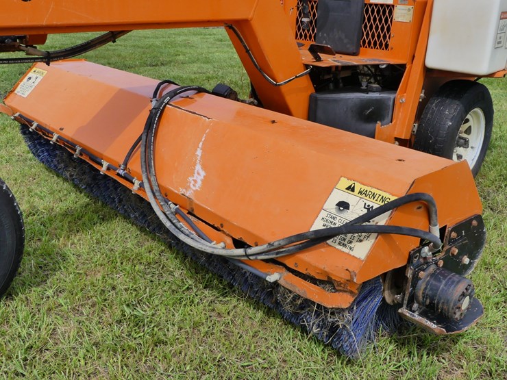 lay-mor-sweepmaster-300-image-9
