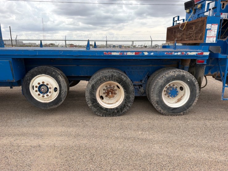2008-peterbilt-365-image-12