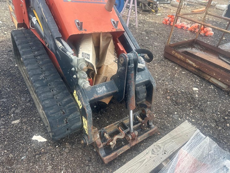 2015-ditch-witch-sk850-image-3