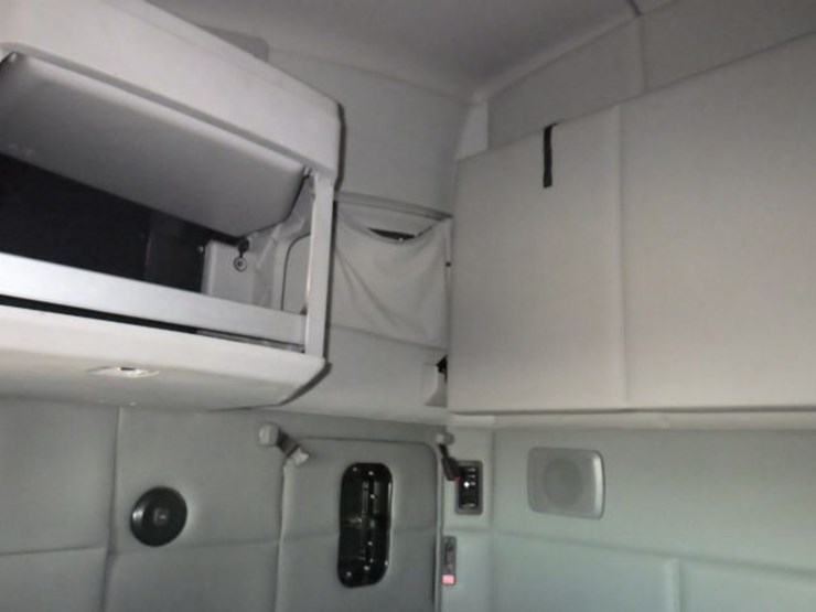 2017-kenworth-t680-image-24