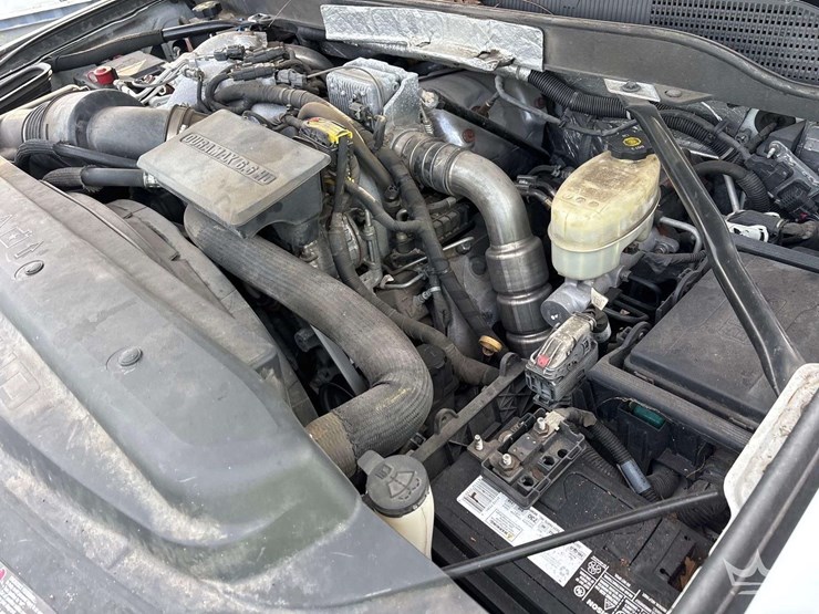2018-chevrolet-silverado-3500-image-8