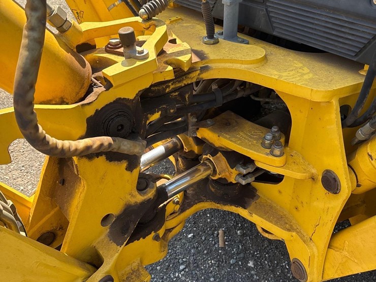 new-holland-lb75b-image-16