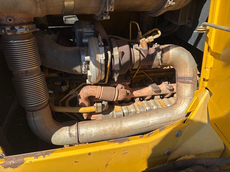 2013-deere-850k-wlt-image-28