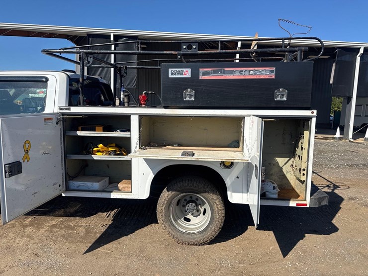 2020-ford-f350-xl-image-10