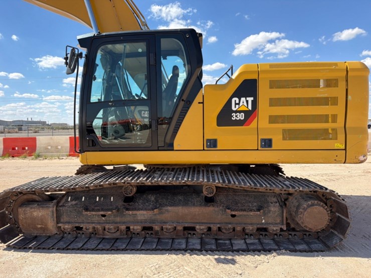 2019-caterpillar-330-image-10