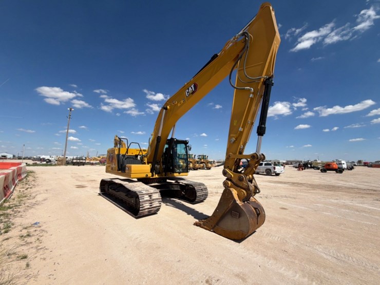 2020-caterpillar-330-image-3