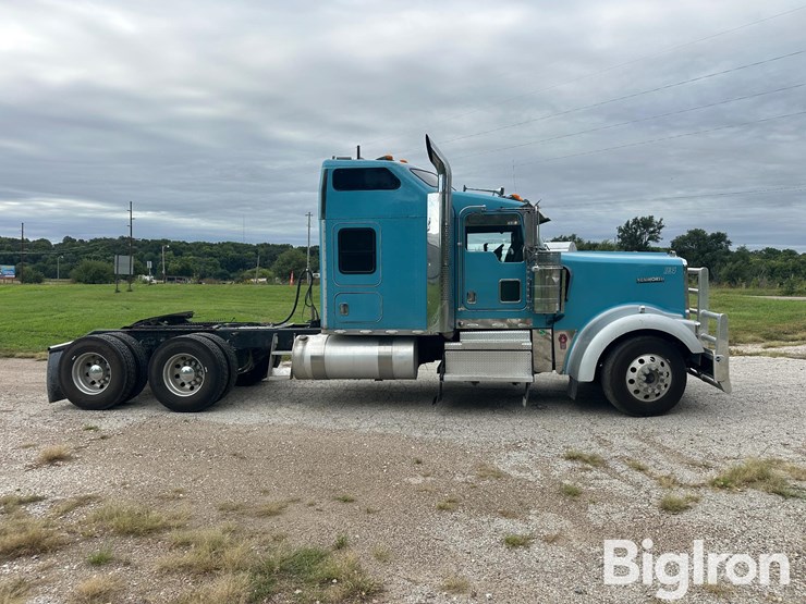 2018-kenworth-w900-image-4