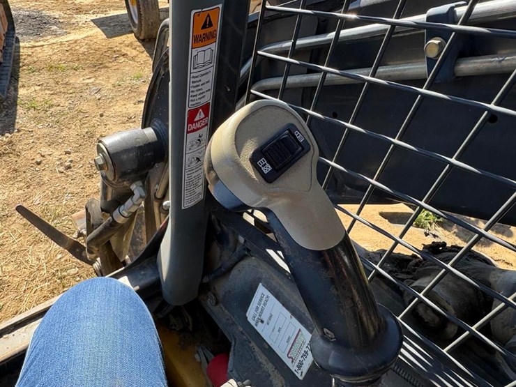 new-holland-l230-image-17