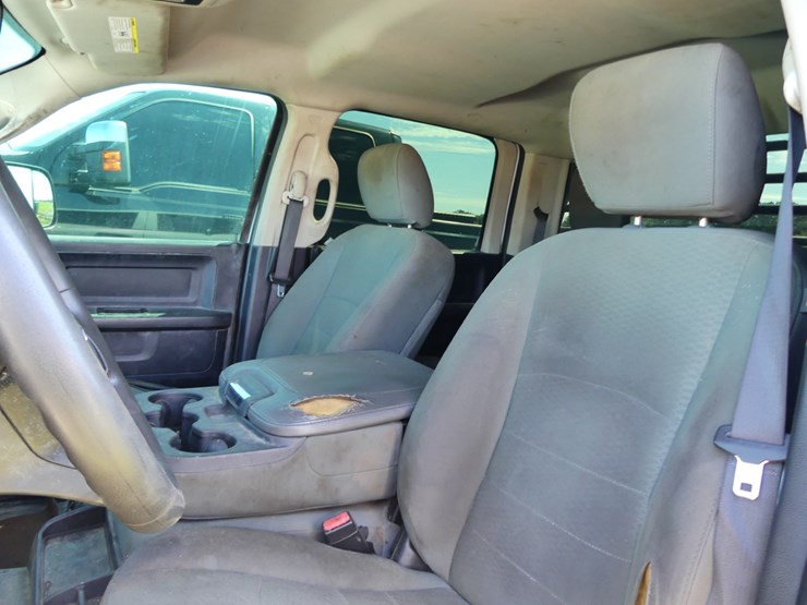2015-dodge-ram-3500-image-12