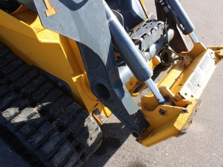 2024-deere-333g-image-48