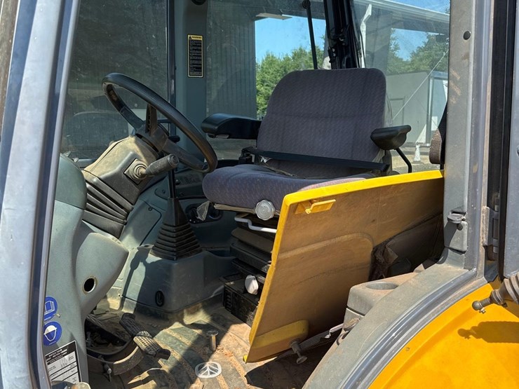 new-holland-lb75b-image-23