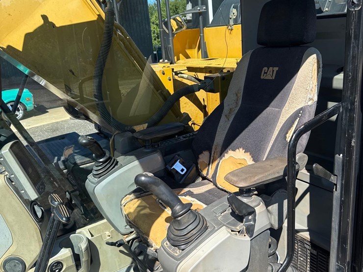 2013-caterpillar-320el-image-28
