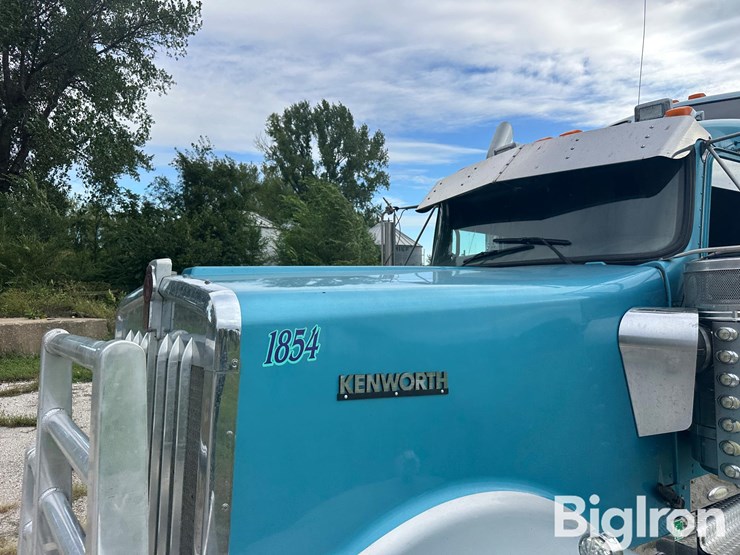 2018-kenworth-w900-image-15