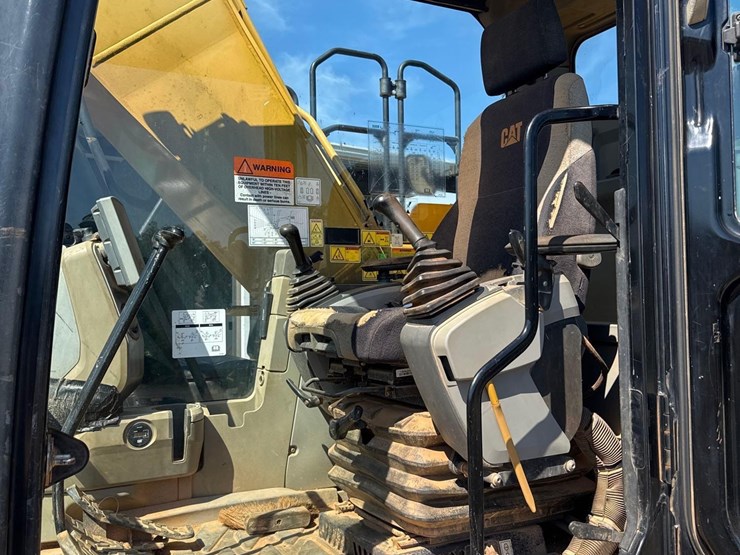 2013-caterpillar-320el-image-26