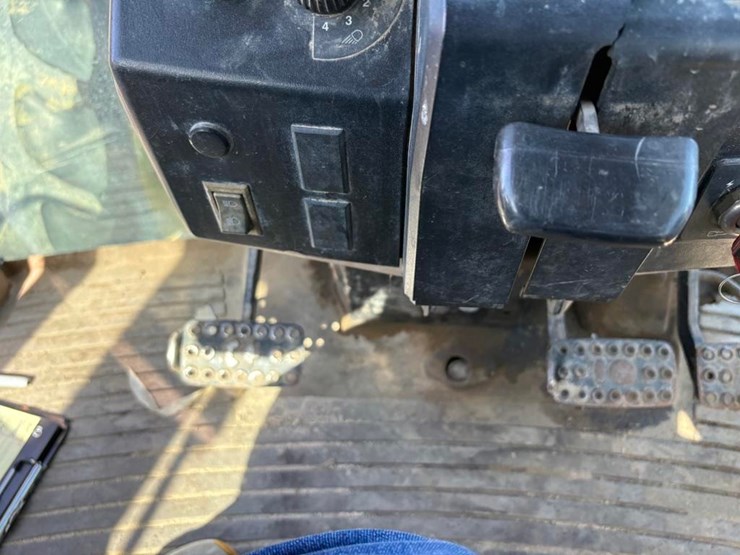 john-deere-6405-image-24