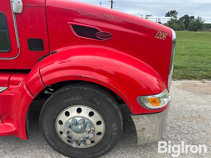 2012-peterbilt-386-image-19
