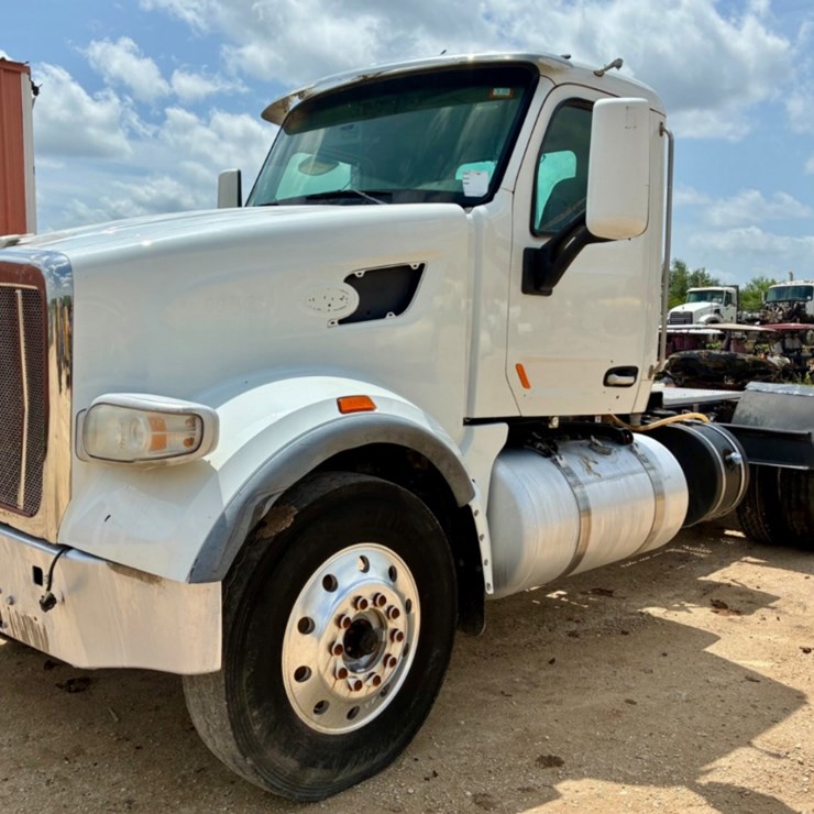 2020 PETERBILT 567