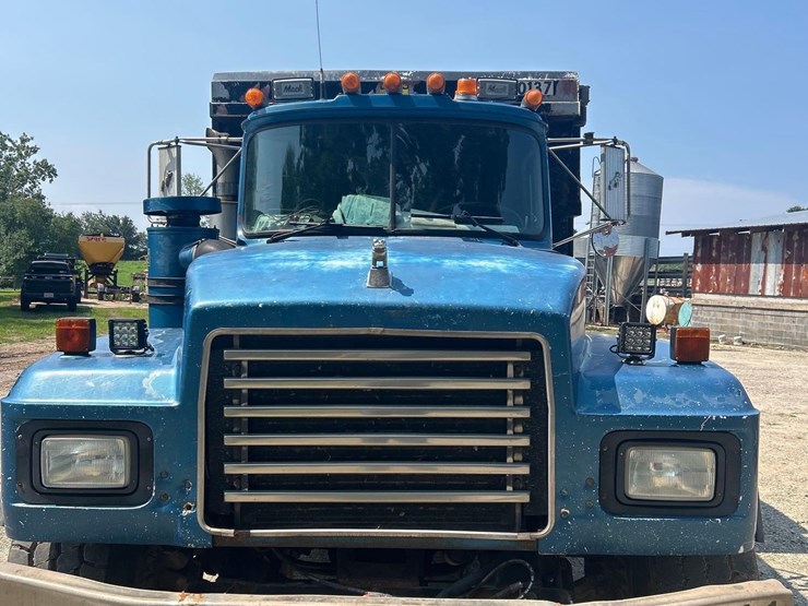 1996-mack-rd690s-image-5
