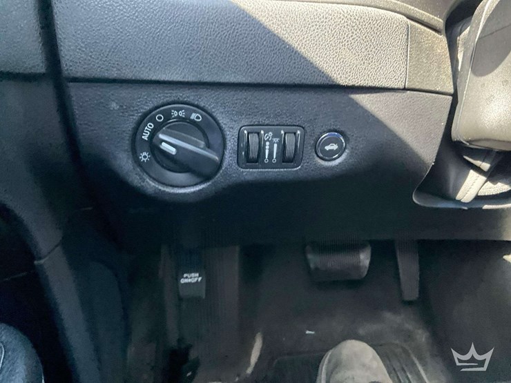 2016-dodge-charger-sedan-image-14