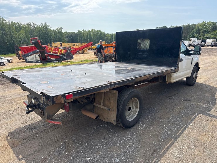 2020-ford-f350-xl-image-5