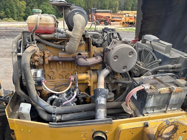 2020-caterpillar-cb34b-image-17