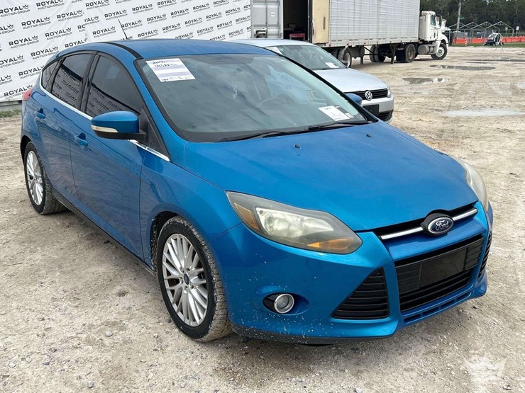 2013-ford-focus-hatchback-image-2