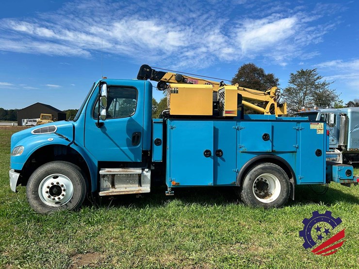 2008-freightliner-m2-106-image-2