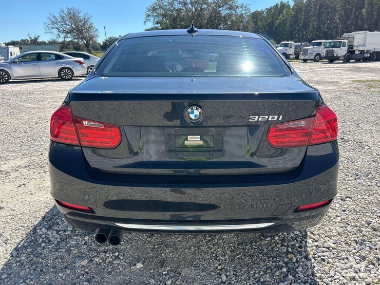 2012-bmw-328i-sedan-image-23