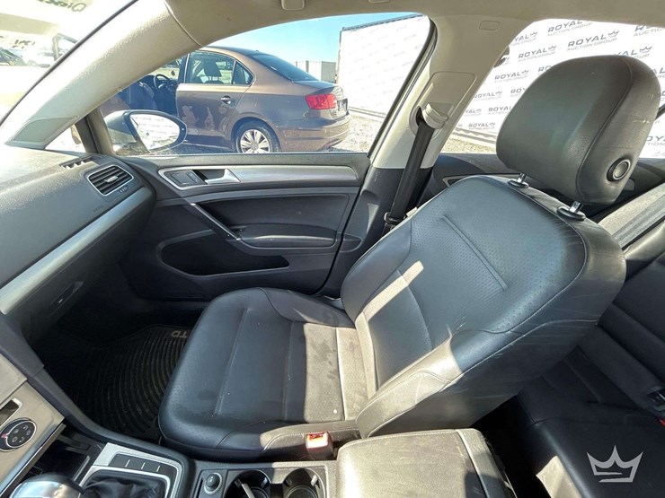 2015-volkswagen-golf-sportwagen-hatchback-image-19