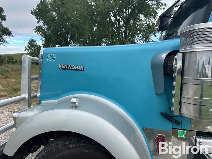 2018-kenworth-w900-image-13