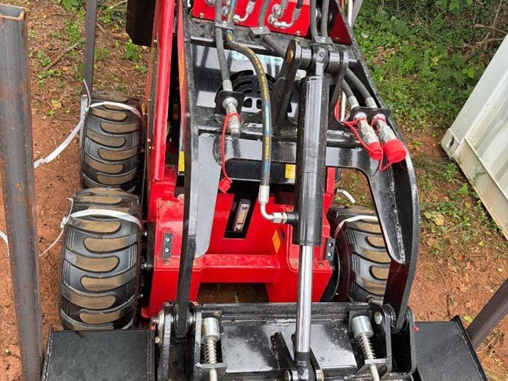 2026-future-323w-mini-skid-steer-loader-image-2
