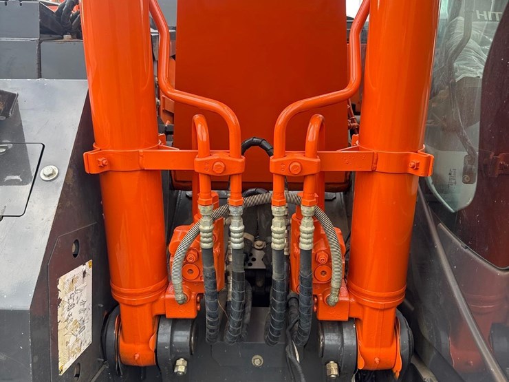 2021-hitachi-zx135us-6-image-18