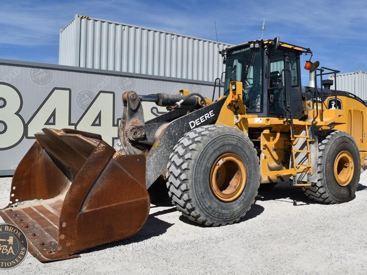 2021-deere-744l-image-4