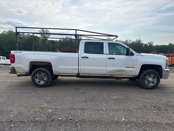 2015-chevrolet-silverado-2500-image-6