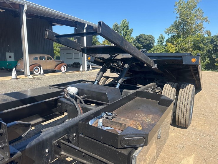 2022-ford-f750-image-4