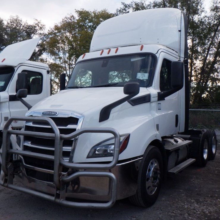 2020 FREIGHTLINER CASCADIA 116