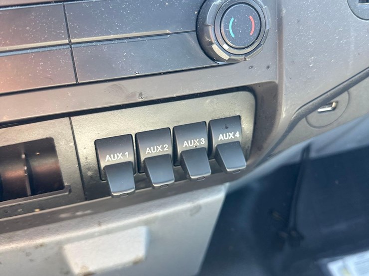 2022-ford-f750-image-40