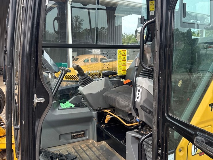 2023-caterpillar-306cr-image-29