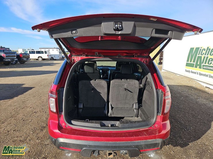 2015-ford-explorer-image-29