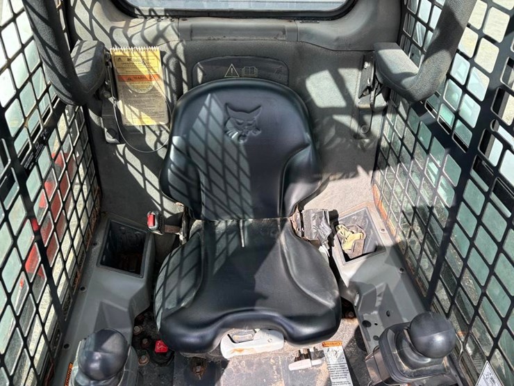 2016-bobcat-s570-image-17