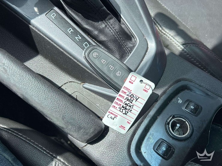2014-ford-focus-sedan-image-21