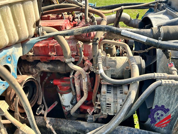 2008-freightliner-m2-106-image-25