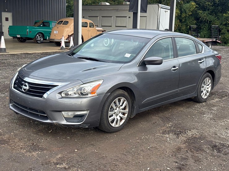 2015-nissan-altima-passenger-car-image-1