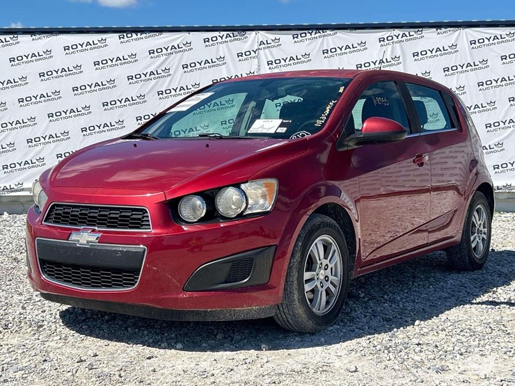 2014-chevrolet-sonic-hatchback-image-1