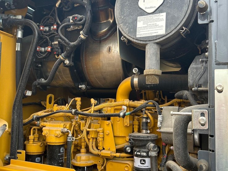 2024-john-deere-624-image-56