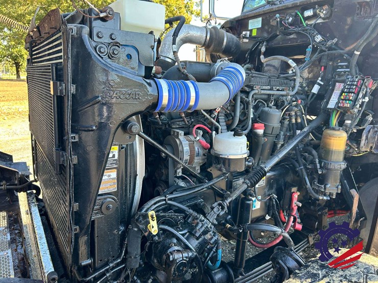 2016-peterbilt-367-image-33