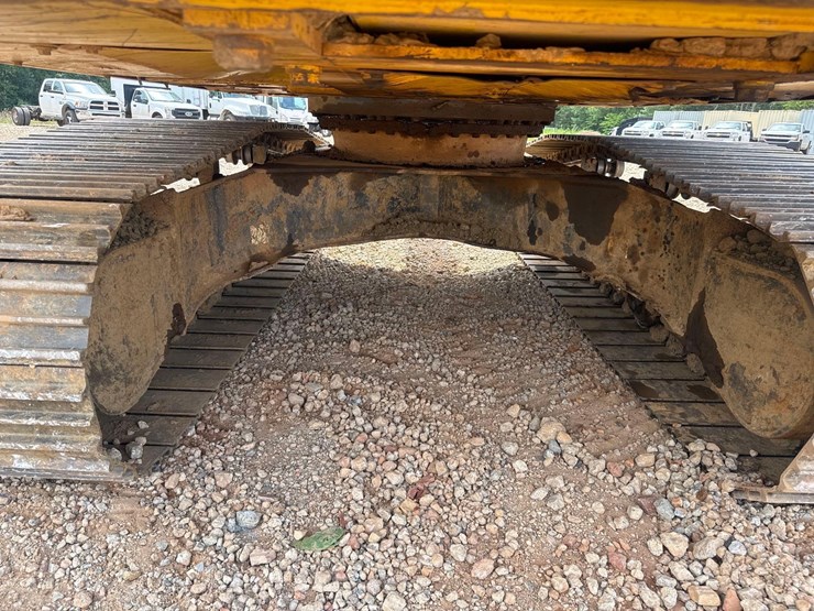 2014-komatsu-pc210-lc-10-image-17