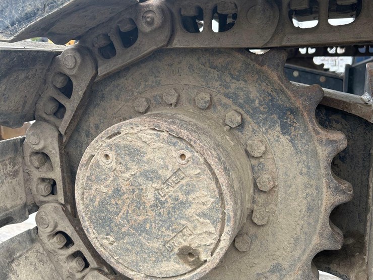 2024-john-deere-85-image-59